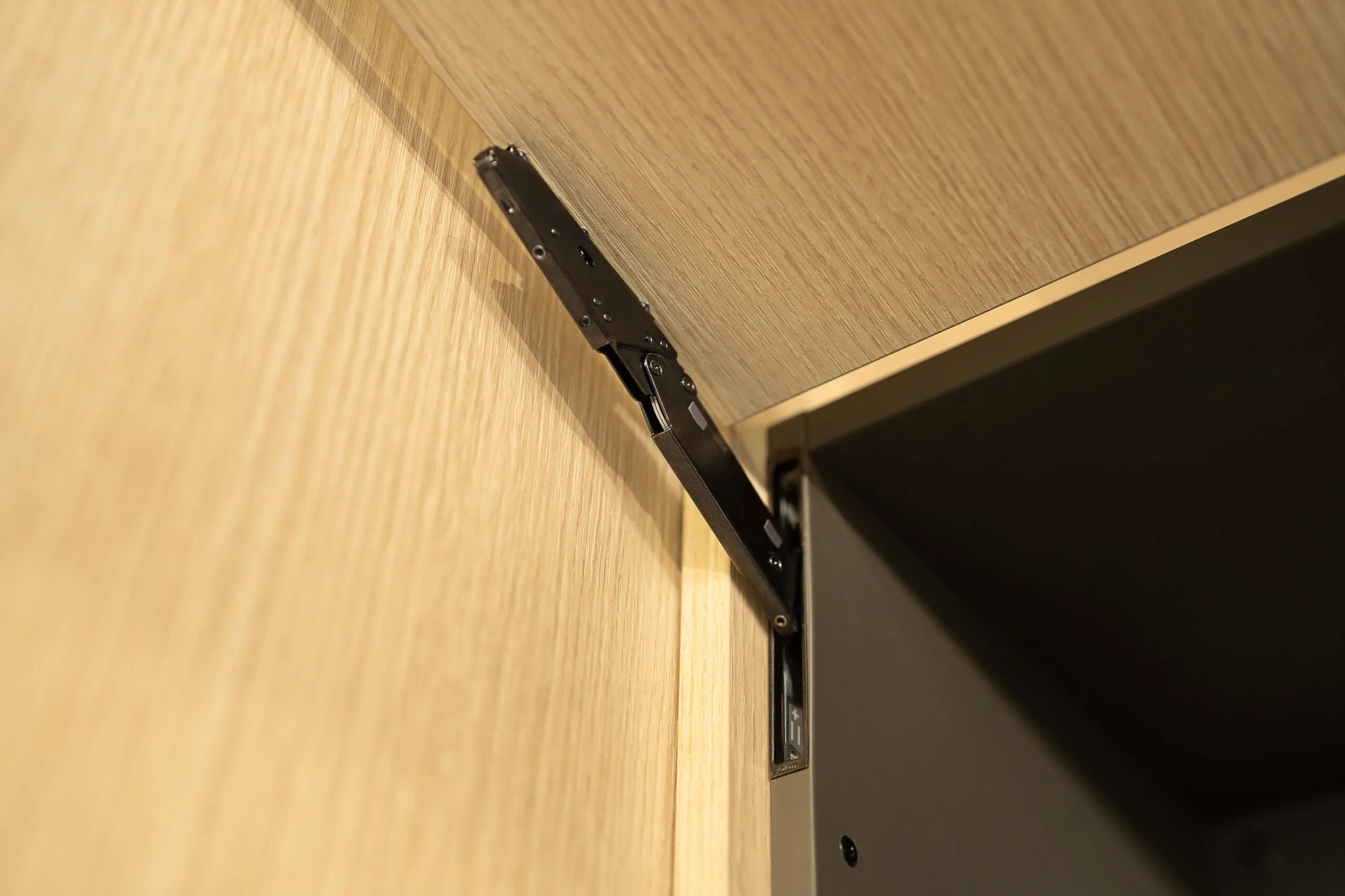 Trendkitchen 10 RT2025 RT09 detail scharnier 2 scaled